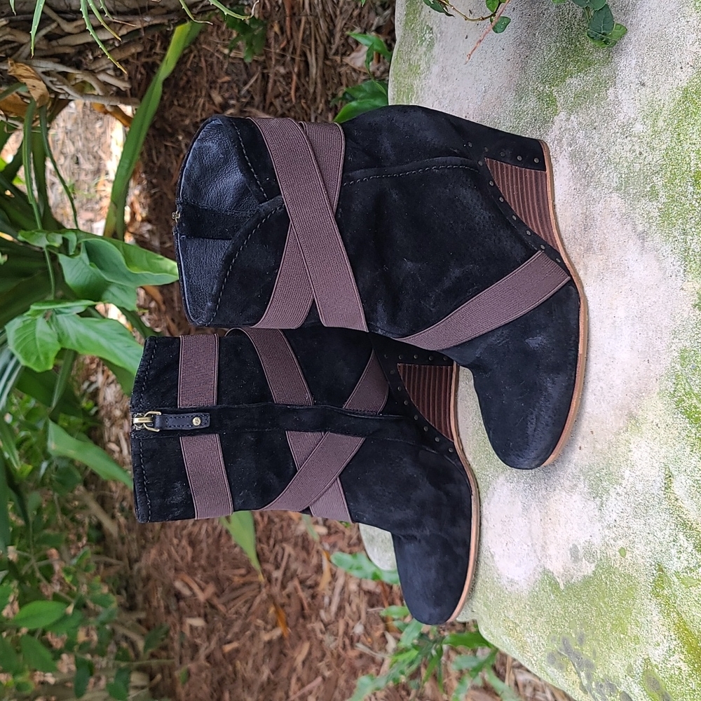 Ugg Taleen 1002080 blk suede sz 7 3.5" wedge heel ankle boots. Gently worn cond